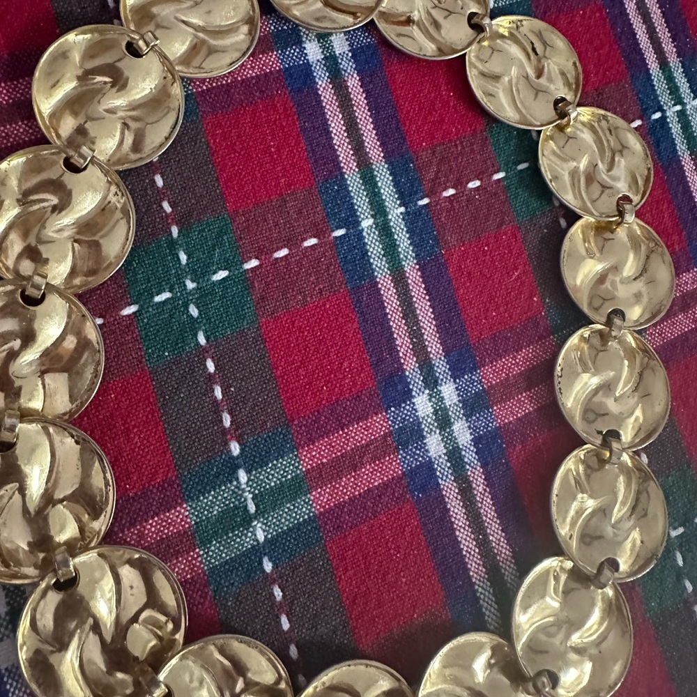 Elegant Gold Disc Necklace